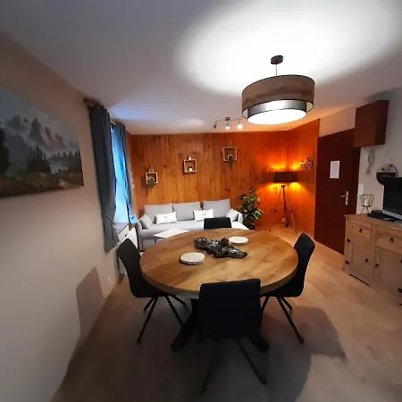 Chez La Malou Apartment *